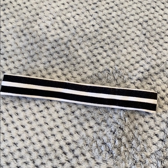 White thin lulu headband - Picture 2 of 2